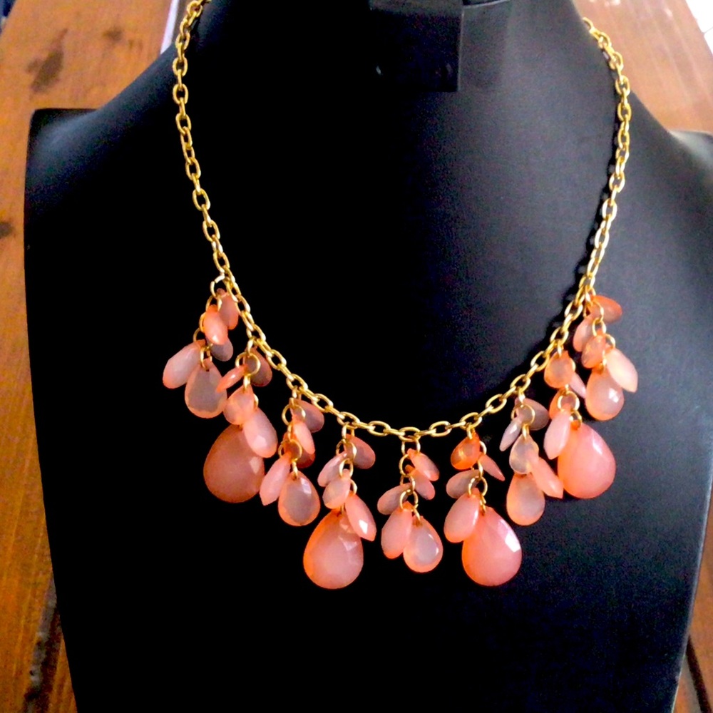 Gold tone necklace with very pretty acrylic peach teardrop beads. Unbranded